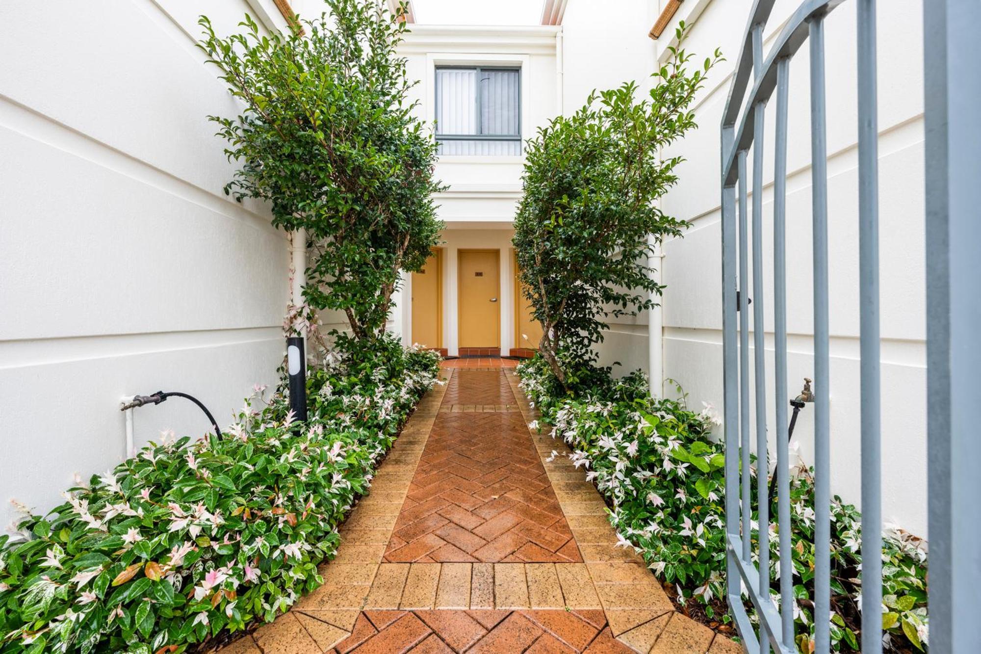 Apartment Breakers Unit 5 5 - Ljhooker